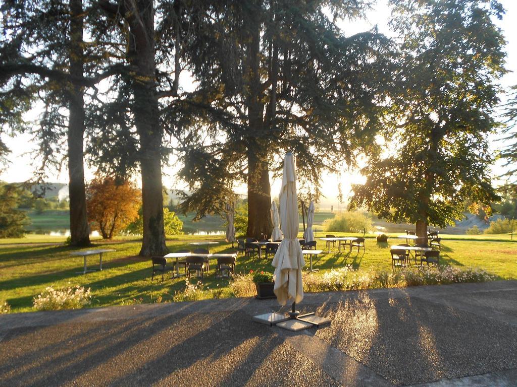فندق بُفي  Camping Parc Du Chateau D'Allot المظهر الخارجي الصورة