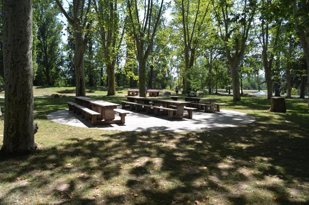 فندق بُفي  Camping Parc Du Chateau D'Allot المظهر الخارجي الصورة