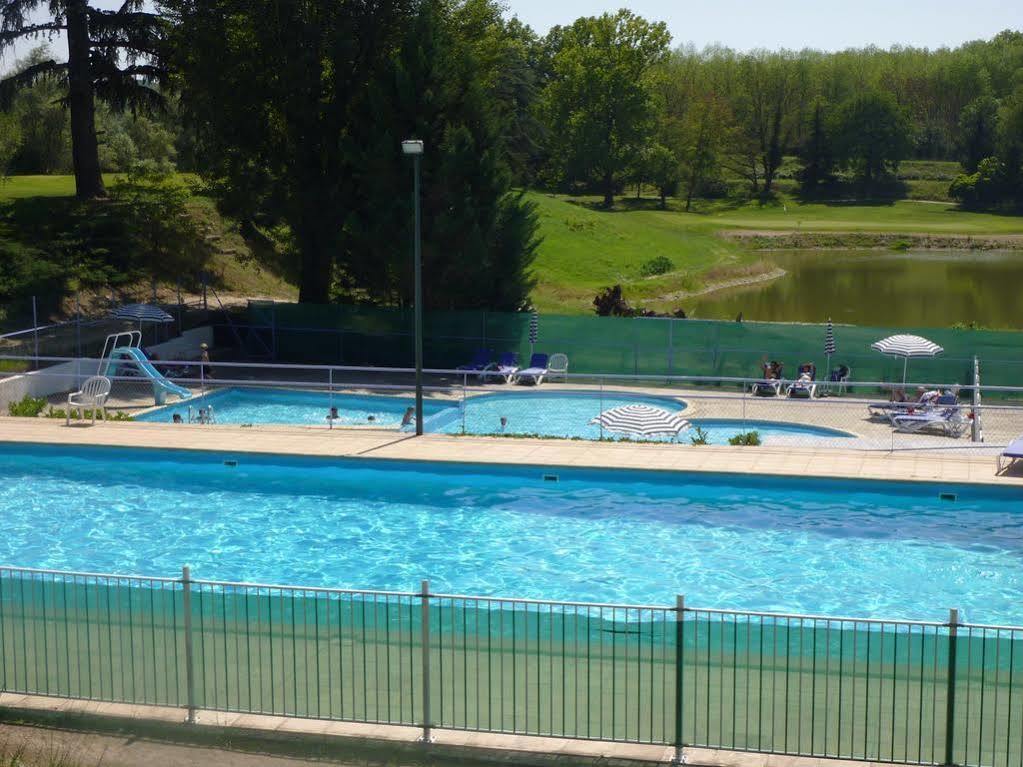 فندق بُفي  Camping Parc Du Chateau D'Allot المظهر الخارجي الصورة